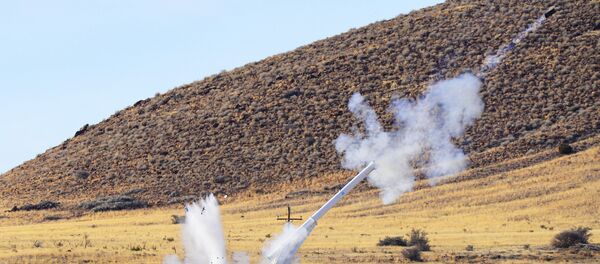 A test B61-12 nose assembly fired from Sandia National Laboratories’ Davis gun splashes water from an 8-foot-deep pool as a 2,000-pound reaction mass sails into the air from the other end of the gun in a successful impact test at New Mexico Tech’s Energetic Materials Research & Testing Center - Sputnik Afrique