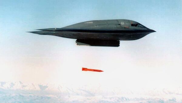 An undated file picture shows a B-2 Spirit Bomber droping a B61-11 bomb casing from an undisclosed location - Sputnik Afrique