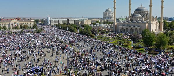 Митинг в Грозном в поддержку мусульман народа рохинджа Митинг в Грозном в поддержку мусульман народа рохинджа - Sputnik Afrique