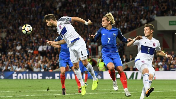 Soccer Football - 2018 World Cup Qualifications - Europe - France vs Luxembourg - Toulouse, France - September 3, 2017 Luxembourg’s Kevin Malget and Chris Philipps in action with France's Antoine Griezmann - Sputnik Afrique