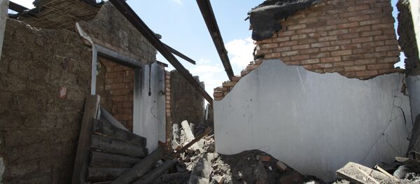 Последствия обстрела в поселке Александровка Донецкой области Последствия обстрела в поселке Александровка Донецкой области - Sputnik Afrique