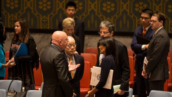 Russian ambassador to the United Nations Vasilly Nebenzia (L) speaks with Chinese ambassador to the UN Liu Jieyi (center L), French ambassador to the UN Francois Delattre (center R), and U.S. Ambassador to the UN Nikki Haley (R) after a meeting of the United Nations Security Council on North Korea at the U.N. headquarters in New York City, U.S., September 4, 2017. - Sputnik Afrique