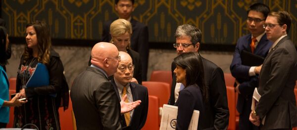 Russian ambassador to the United Nations Vasilly Nebenzia (L) speaks with Chinese ambassador to the UN Liu Jieyi (center L), French ambassador to the UN Francois Delattre (center R), and U.S. Ambassador to the UN Nikki Haley (R) after a meeting of the United Nations Security Council on North Korea at the U.N. headquarters in New York City, U.S., September 4, 2017. - Sputnik Afrique