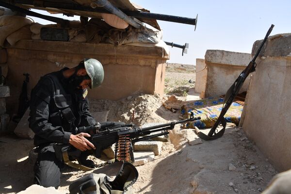 Soldat de la Garde républicaine aux approches de Deir ez-Zor. Archives Soldat de la Garde républicaine aux approches de Deir ez-Zor. Archives - Sputnik Afrique