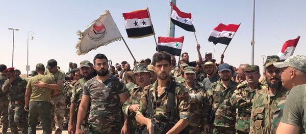 Troops of the Syrian 5th Army Corps join Syrian army units in the south of Deir ez-Zor following the breaking of the ISIL blockade at the main entrance to the city in the south - Sputnik Afrique