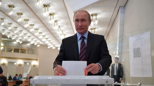 Президент РФ В. Путин на выборах в единый день голосования - Sputnik Afrique