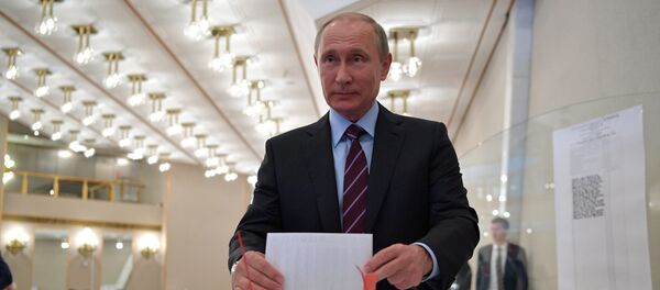 Президент РФ В. Путин на выборах в единый день голосования - Sputnik Afrique