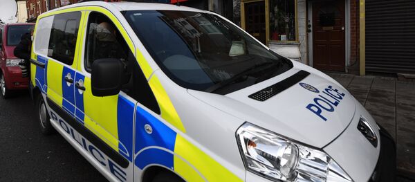 A police van is parked outside a residential building in Birmingham which was raided by anti-terror forces in the early hours on March 23, 2017. - Sputnik Afrique