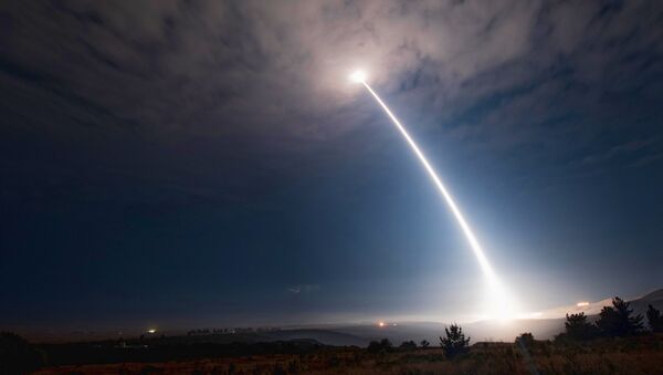 In this image taken with a slow shutter speed and provided by Vandenberg Air Force Base, an unarmed Minuteman 3 missile launches from Vandenberg Air Force Base, Calif., Wednesday, Aug. 2, 2107. - Sputnik Afrique