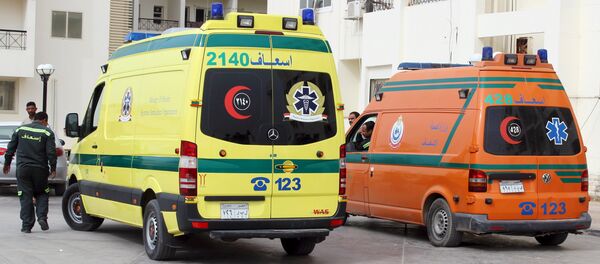 Ambulances carrying some dead migrants are seen in front of the hospital at Al Arish city, in the northern part of Sinai peninsula, Egypt, November 15, 2015 Ambulances carrying some dead migrants are seen in front of the hospital at Al Arish city, in the northern part of Sinai peninsula, Egypt, November 15, 2015 - Sputnik Afrique