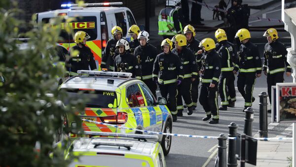 Members of the emergency services work near Parsons Green tube station in London, Britain September 15, 2017 - Sputnik Afrique