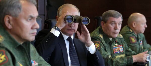 Vladimir Poutine inspecte les manœuvres Zapad 2017 Vladimir Poutine inspecte les manœuvres Zapad 2017 - Sputnik Afrique