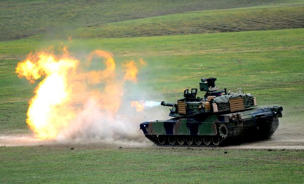 A US M1A2 Abrams tank fires during the Noble Partner 2016 joint military exercise at the Vaziani training area outside Tbilisi on May 18, 2016. A US M1A2 Abrams tank fires during the Noble Partner 2016 joint military exercise at the Vaziani training area outside Tbilisi on May 18, 2016. - Sputnik Afrique