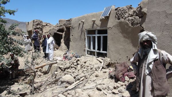 Afghan villagers gather near a destroyed house in Logar province, south of Kabul, Afghanistan (File) - Sputnik Afrique