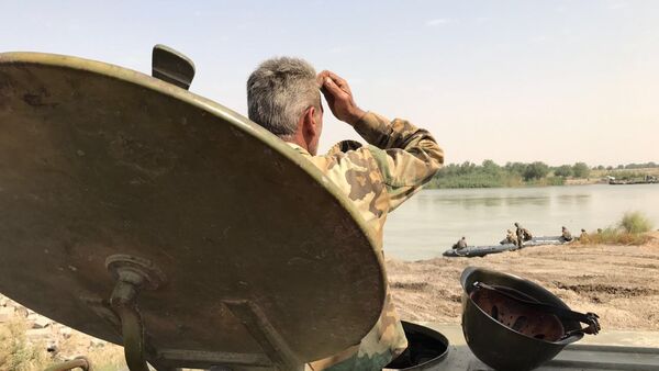 Сирийская армия форсировала реку Ефрат в районе Дейр-эз-Зора - Sputnik Afrique