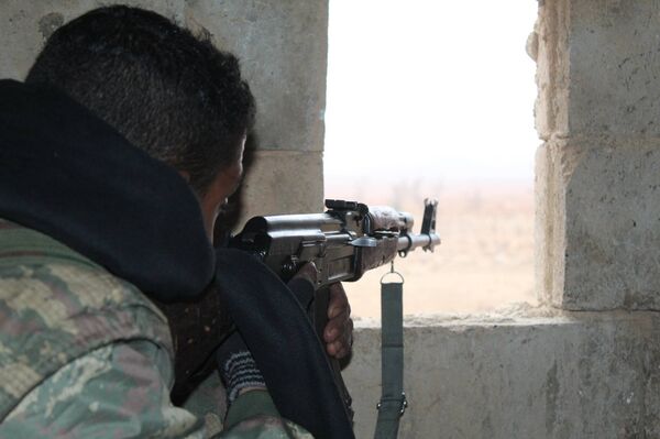 Un combattant des FDS à Raqqa - Sputnik Afrique