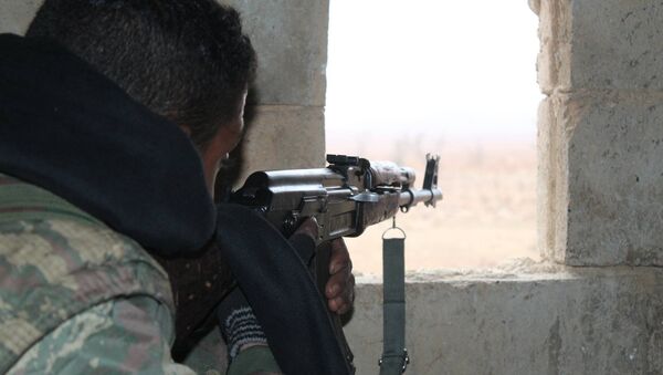 Un combattant des FDS à Raqqa - Sputnik Afrique