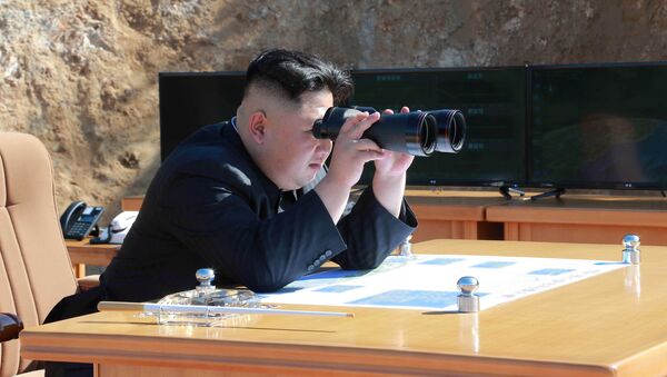North Korean Leader Kim Jong Un looks on during the test-fire of inter-continental ballistic missile Hwasong-14 in this undated photo released by North Korea's Korean Central News Agency (KCNA) in Pyongyang, July, 4 2017. - Sputnik Afrique