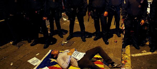 Un manifestant à Catalogne - Sputnik Afrique