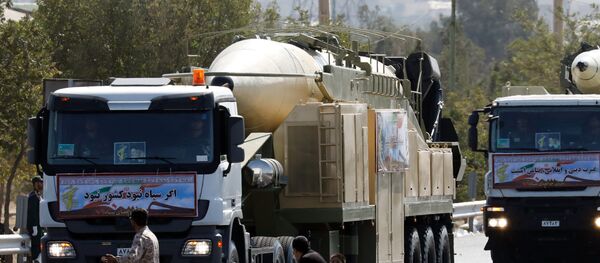 The new Iranian long range missile Khoramshahr (front) is displayed during the annual military parade marking the anniversary of the outbreak of its devastating 1980-1988 war with Saddam Hussein's Iraq, on September 22,2017 in Tehran - Sputnik Afrique
