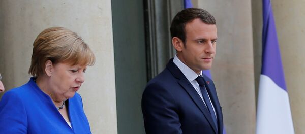 Frankreichs Präsident Emmanuel Macron und Bundeskanzlerin Angela Merkel - Sputnik Afrique