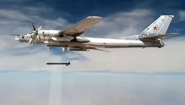 Un Tu-95MS lance un missile de croisière X-101 - Sputnik Afrique
