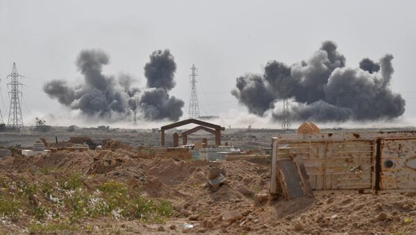 Los ataques de las Fuerzas Aeroespaciales de Rusia contra las posiciones de Daesh cerca de la ciudad siria de Deir Ezzor (archivo) - Sputnik Afrique