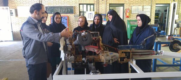 Cours pour femmes-mécaniciennes en Iran - Sputnik Afrique