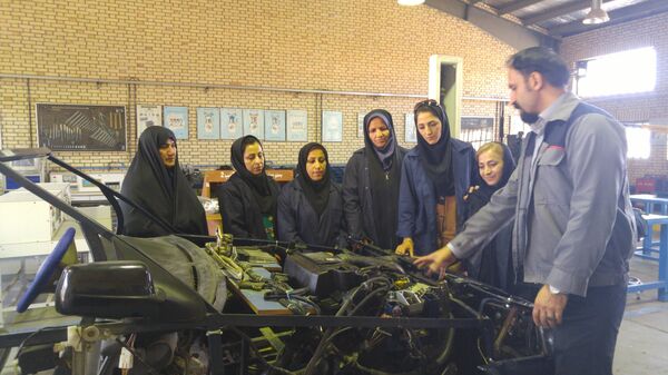Cours pour femmes-mécaniciennes en Iran - Sputnik Afrique