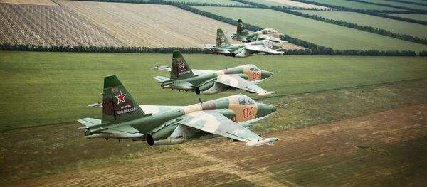 Штурмовики Су-25СМ3 во время летно-специальной подготовки экипажей штурмовиков авиационного полка Южного военного округа в Приморско-Ахтарске. - Sputnik Afrique