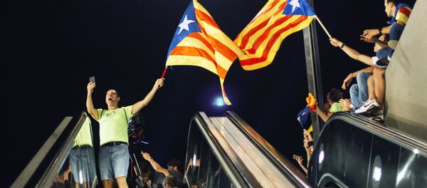 Une manifestation en faveur du référendum à Barcelone - Sputnik Afrique