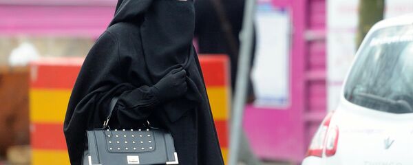 Femme portant un niqab - Sputnik Afrique