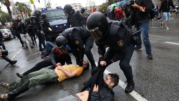 Affrontements entre police et manifestants à Barcelone - Sputnik Afrique