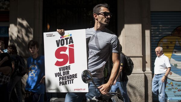 Сторонники независимости Каталонии призывают своих сторонников выйти на улицы Барселоны и других городов в знак протеста против действий испанских властей - Sputnik Afrique