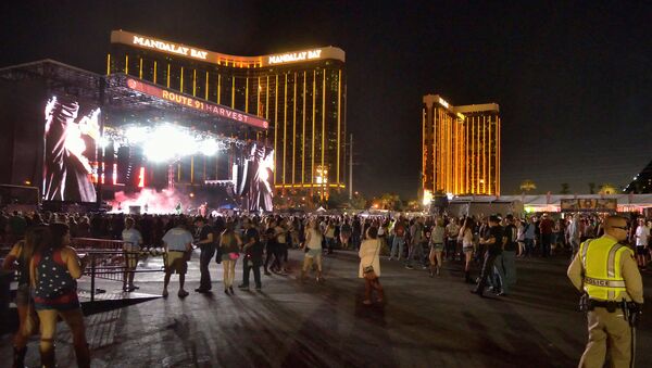 The grounds are shown at the Route 91 Harvest festival, with the Mandalay Bay Hotel behind the stage, on Las Vegas Boulevard South in Las Vegas, Nevada, U.S. September 30, 2017 - Sputnik Afrique