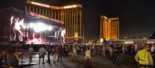 The grounds are shown at the Route 91 Harvest festival, with the Mandalay Bay Hotel behind the stage, on Las Vegas Boulevard South in Las Vegas, Nevada, U.S. September 30, 2017 - Sputnik Afrique