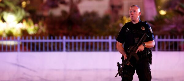 Policía estadounidense en el lugar del tiroteo en Las Vegas, EEUU - Sputnik Afrique