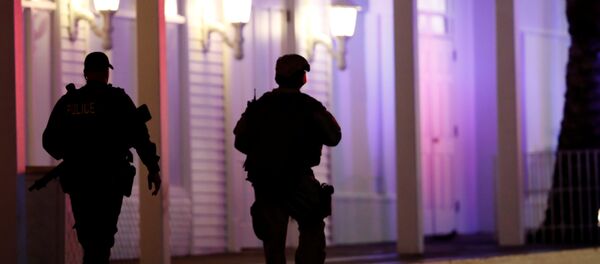 Policías cerca del lugar de tiroteo en Las Vegas, EEUU - Sputnik Afrique