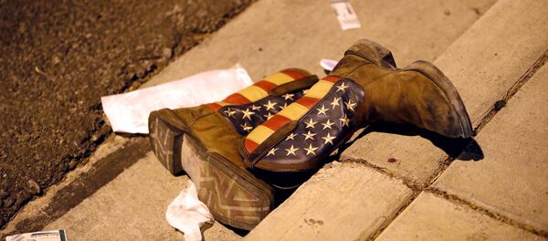 Stiefel eines Opfers des Terroranschlags in Las Vegas Stiefel eines Opfers des Terroranschlags in Las Vegas - Sputnik Afrique