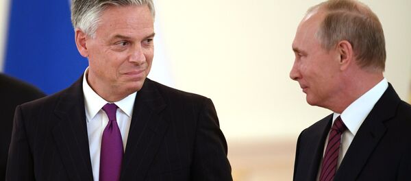 Jon Huntsman et Vladimir Poutine - Sputnik Afrique