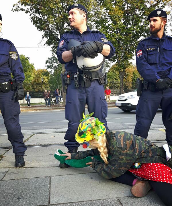 Loi anti-dissimulation du visage en Autriche: les clowns réagissent - Sputnik Afrique