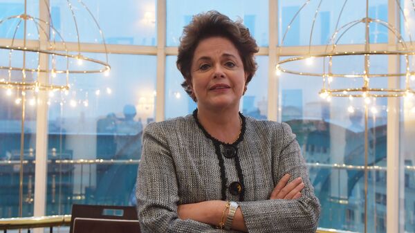 Ex-presidente brasileira, Dilma Rousseff, durante entrevista com Sputnik Brasil em Moscou, 6 de outubro de 2017 - Sputnik Afrique