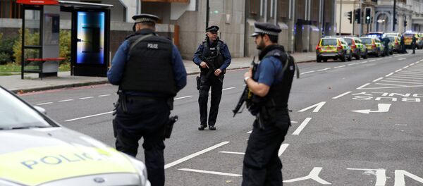 La police devant le Musée d'histoire naturelle de Londres - Sputnik Afrique