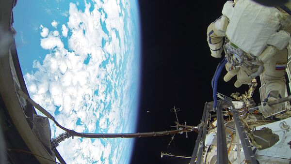 Les cosmonautes russes effectuent une sortie dans l'espace - Sputnik Afrique