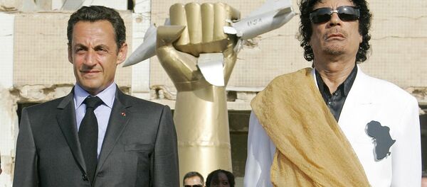 Nicolas Sarkozy et Mouammar Kadhafi - Sputnik Afrique