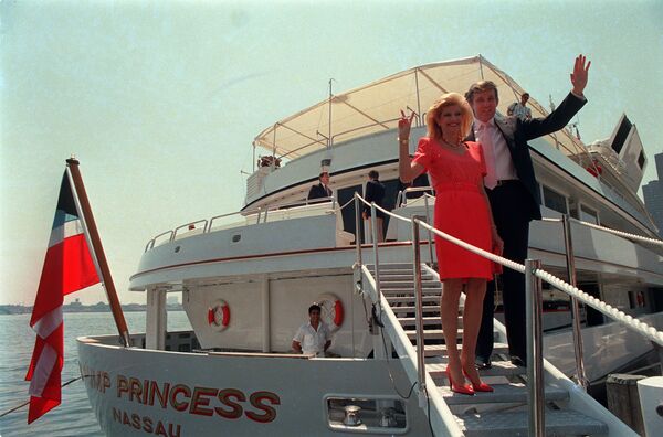 Donald Trump et sa première épouse Ivana en 1988 Donald Trump et sa première épouse Ivana en 1988 - Sputnik Afrique