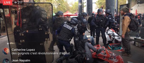 Syndicats en grève, «Macron regarde ta Rolex, c’est l'heure de la révolte» - Sputnik Afrique