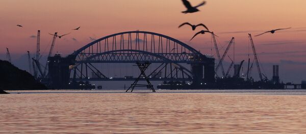 Установка автодорожной арки Крымского моста - Sputnik Afrique