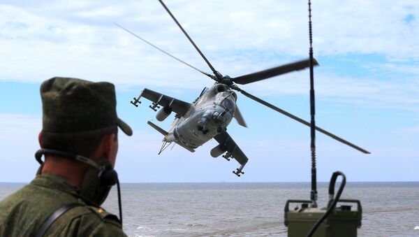 Военнослужащий морской пехоты береговых войск ВМФ на учениях Балтийское дерби-2015 в Калининградской области. - Sputnik Afrique