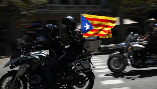 Partidarios del referéndum en Cataluña con Estelada, la bandera separatista - Sputnik Afrique